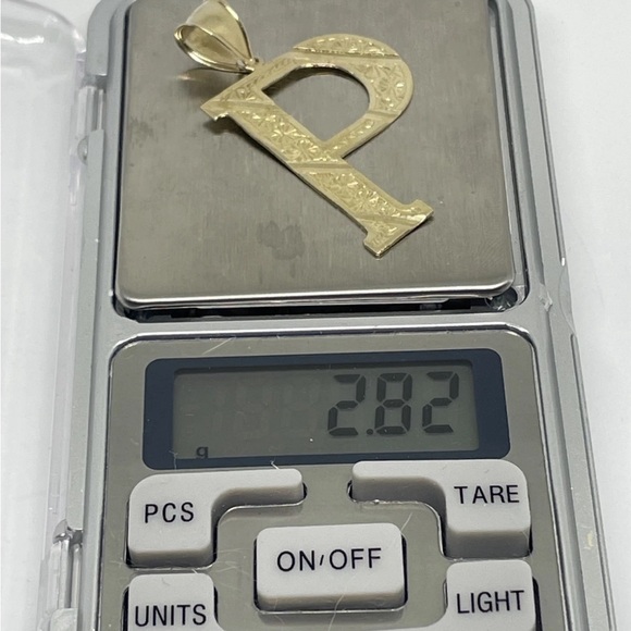 Beautiful 10K Solid Yellow Gold Designer Initial Letter \